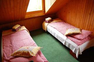 Отели типа «постель и завтрак» Pokoje Gościnne Pod Ciupagą Буковина-Татшаньска Двухместный номер с 2 отдельными кроватями и собственной ванной комнатой-1