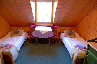 Отели типа «постель и завтрак» Pokoje Gościnne Pod Ciupagą Буковина-Татшаньска Двухместный номер с 2 отдельными кроватями и собственной ванной комнатой-2