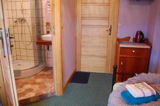 Отели типа «постель и завтрак» Pokoje Gościnne Pod Ciupagą Буковина-Татшаньска Двухместный номер с 1 кроватью и собственной ванной комнатой-17